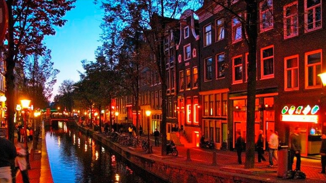 Holka z Východu v západním světě: Ne úplně hříšný Amsterdam