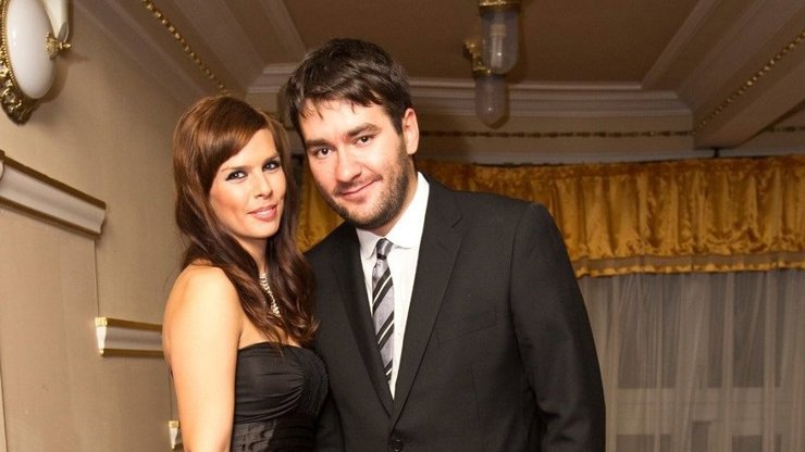 Marek a Marcela, která chtěla být slavná, a tak otěhotněla s Markem, kterého se zapomněla zeptat, zda mu to nevadí a podle toho to také dopadlo.