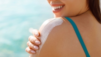 Jen SPF nestačí: Dermatoložka Alžběta Smetanová radí, jak připravit pleť na slunce i opalování