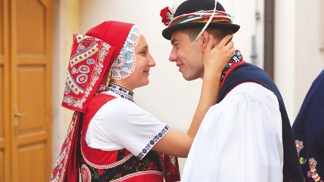 Hlavní postavy hodů – stárka a stárek
