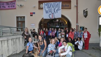 Jak pomoci seniorům? Půlnočním pochodem s nadací Sue Ryder!