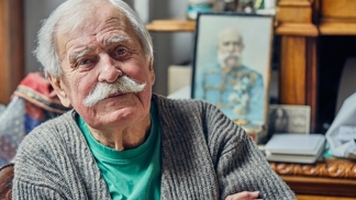 Adolf Born: Muže vede životem žena