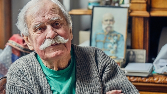Adolf Born: Muže vede životem žena Adolf Born: Muže vede životem žena