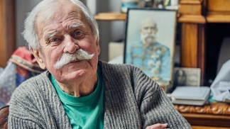 Adolf Born: Muže vede životem žena