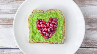 10 avokádových toastů, které je až škoda sníst