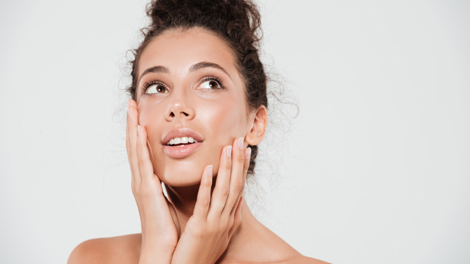 Produkt, bez kterého se váš make-up neobejde: Jak vybrat ten nejlepší, který rozzáří vaši pleť