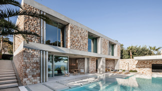 Slovenští architekti navrhli fascinující dům na Mallorce
