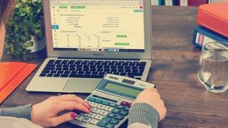 Náhlá finanční tíseň? Tady je 5 tipů, jak si vybrat půjčku