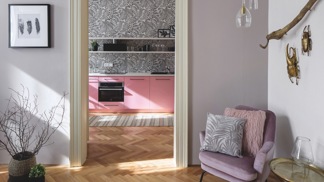 Designérka Michaela Hořejší miluje přírodu a harmonii a do této realizace vnesla velký kus svého spirituálního „já“. Podobným způsobem přistupuje ke všem svým projektům. Moc dobře ví, že u zařizování bytu je důležitá nejen praktičnost, ale i niterné pocity zákazníka.
