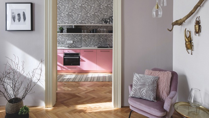 Designérka Michaela Hořejší miluje přírodu a harmonii a do této realizace vnesla velký kus svého spirituálního „já“. Podobným způsobem přistupuje ke všem svým projektům. Moc dobře ví, že u zařizování bytu je důležitá nejen praktičnost, ale i niterné pocity zákazníka.
Designérka Michaela Hořejší miluje přírodu a harmonii a do této realizace vnesla velký kus svého spirituálního „já“. Podobným způsobem přistupuje ke všem svým projektům. Moc dobře ví, že u zařizování bytu je důležitá nejen praktičnost, ale i niterné pocity zákazníka.