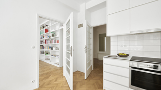 Rekonstrukce vinohradského bytu probíhala úzkou spoluprací majitele a architektů