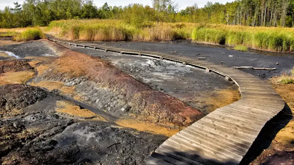 Yellowstone máme i v České republice: Vydejte se do rezervace, kde syčí voda a půda se třpytí solí Yellowstone máme i v České republice: Vydejte se do rezervace, kde syčí voda a půda se třpytí solí