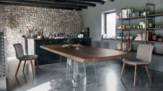 Centrum bydlení a designu Křižíkova je místo, kde si můžete dát klidně schůzku se svým architektem a u kávy rovnou nejenom probrat možnosti vašeho nového bydlení, ale také si všechny materiály naživo osahat a zkombinovat.
