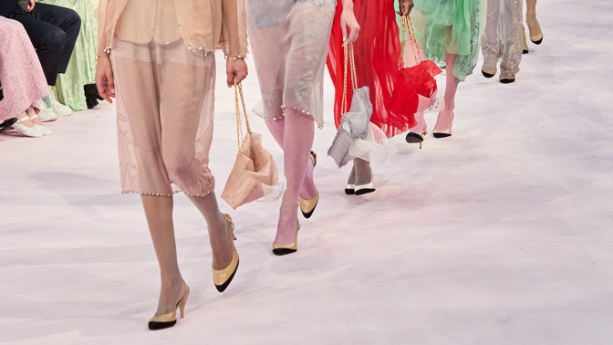 Plejáda jednoduchých bot dvou kontrastních odstínů. Dokonale doplňují každý barevný styling.
Plejáda jednoduchých bot dvou kontrastních odstínů. Dokonale doplňují každý barevný styling.