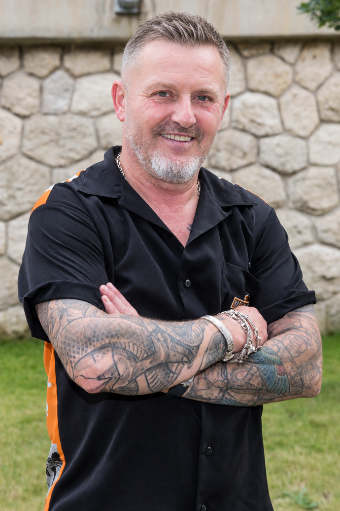 Frontman Kabátu při našem pokusu poněkud ztratil s dlouhými vlasy i své rockerské charisma.