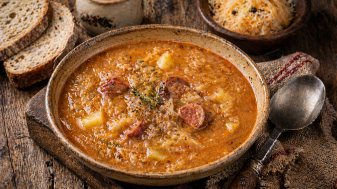 Poctivá česká zelňačka: Recept na superpotravinu, kterou milovaly už naše babičky 