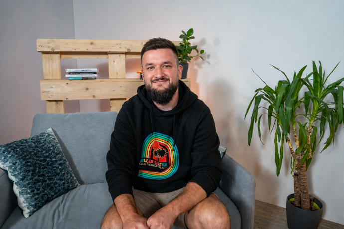 S vlasy by jeho image jistě trochu utrpěla. 