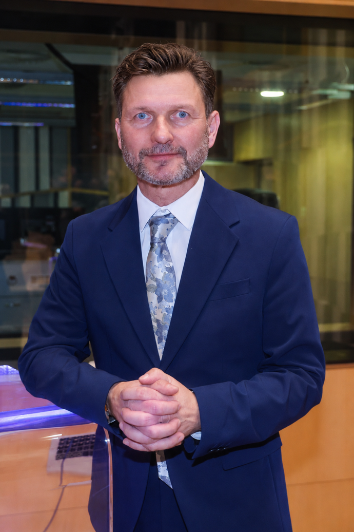 S vlasy vypadá Gondík zcela jinak. Poznali byste ho? 