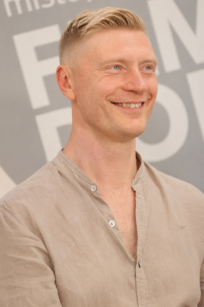 S blond vlasy by se proměnil v úplně jiného muže. 