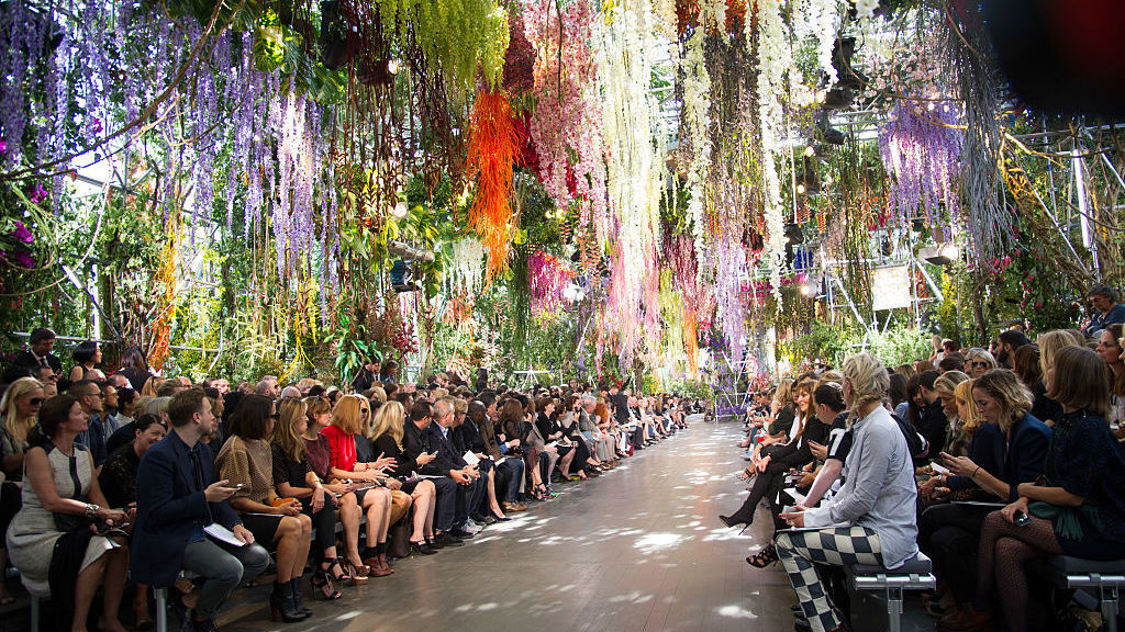 Christian Dior spring/summer 2014

Jedna z nejzdobnějších módních přehlídek vůbec

