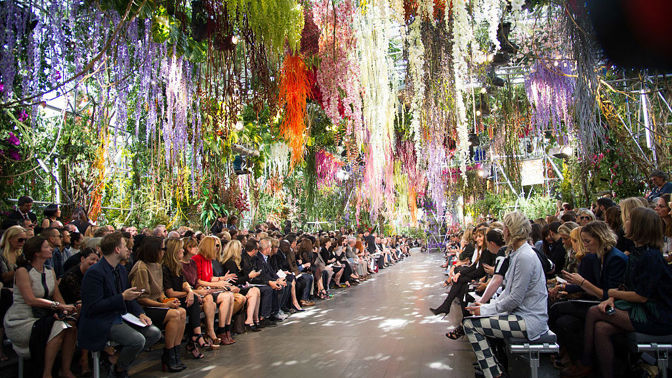 Christian Dior spring/summer 2014

Jedna z nejzdobnějších módních přehlídek vůbec
