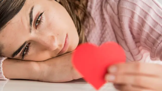 Některá znamení po sobě pálí mosty rychle. Zůstane jen zlomené srdce a oči pro pláč
