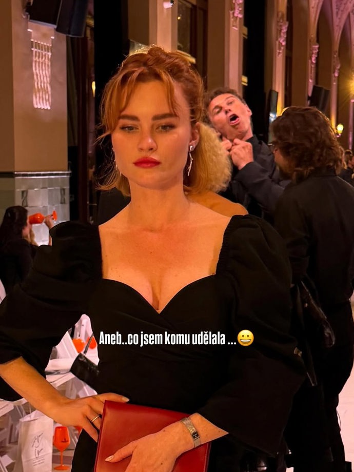 Hokejová legenda nechtěně narušila fotku Mary.