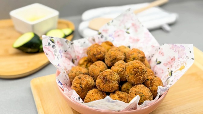 Křupavé potěšení pro chuťové buňky: Smažené cuketové krokety s česnekem a majoránkou
