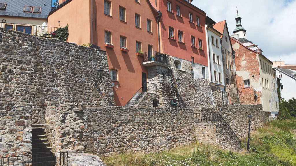 Historický dům v Lokti obývala armáda, současná majitelka zdevastované ruině vrátila původní krásu Historický dům v Lokti obývala armáda, současná majitelka zdevastované ruině vrátila původní krásu