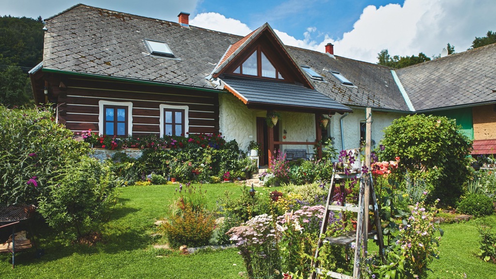 Zrekonstruovaná roubenka nedaleko Prachatic.
