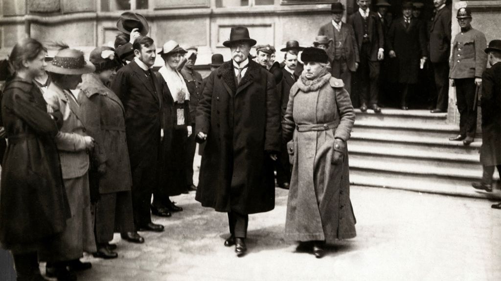 První československý prezident Tomáš Garrigue Masaryk se svou ženou
