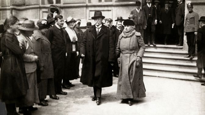 První československý prezident Tomáš Garrigue Masaryk se svou ženou
