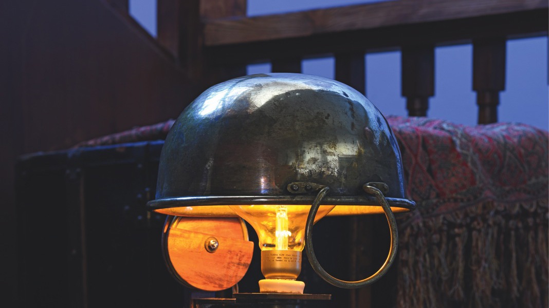 Stolní lampa z kotlíku