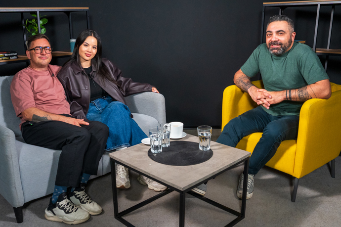 Yenifer Cao a Samuel Jaško v pořadu eXtra Host.