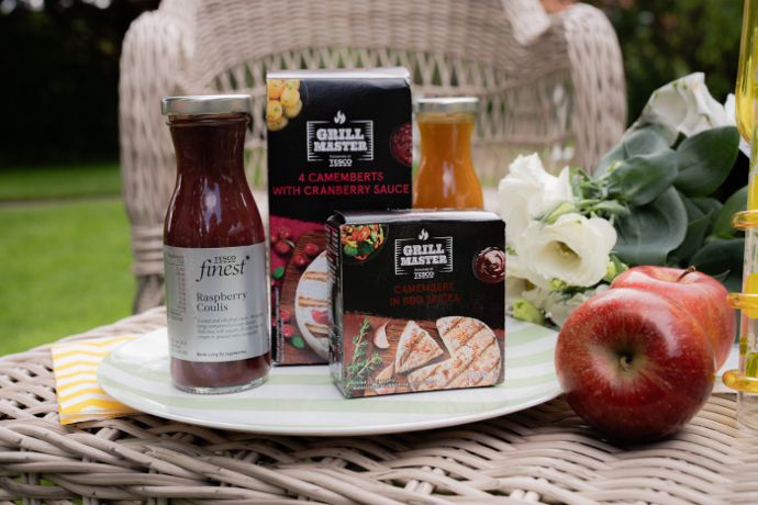 Tesco představuje letní BBQ nabídku: dostupné grilování od burgerů po rostlinné alternativy