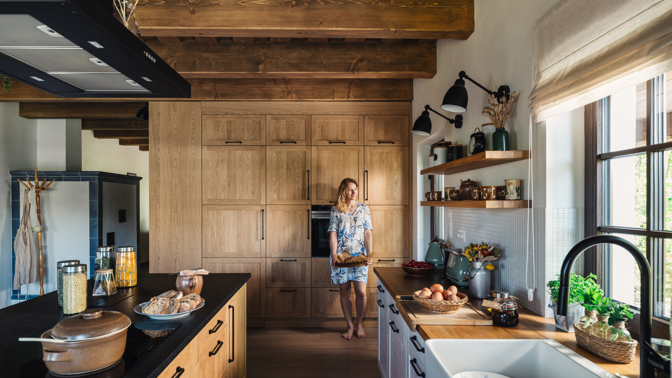 Zadání znělo: Šumavská chalupa pro dnešní potřebu. Designérka ho zvládla na jedničku Zadání znělo: Šumavská chalupa pro dnešní potřebu. Designérka ho zvládla na jedničku