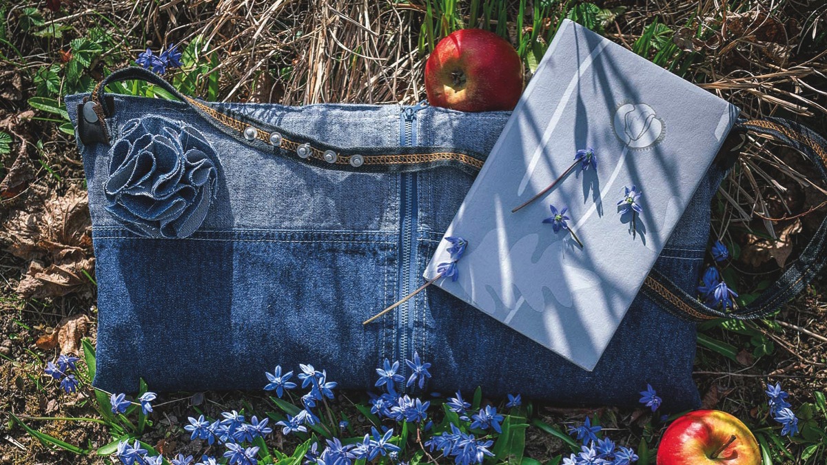 Recyklace staršího džínového oblečení