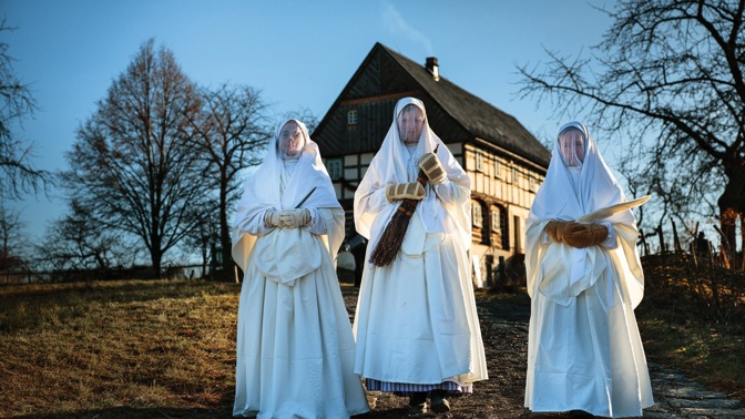 Tajemná bílá zjevení na svatou Lucii kontrolovala, zda doma nepracujete