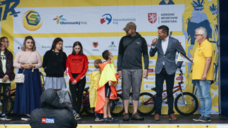 Sazka darovala jízdní kola do dětského domova