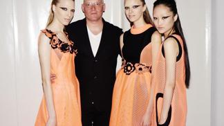 RENOMOVANÝ BRITSKÝ NÁVRHÁŘ GILES DEACON NAVRHNUL KOLEKCI EXKLUZIVNĚ PRO SPOLEČNOST PROCTER & GAMBLE RENOMOVANÝ BRITSKÝ NÁVRHÁŘ GILES DEACON NAVRHNUL KOLEKCI EXKLUZIVNĚ PRO SPOLEČNOST PROCTER & GAMBLE