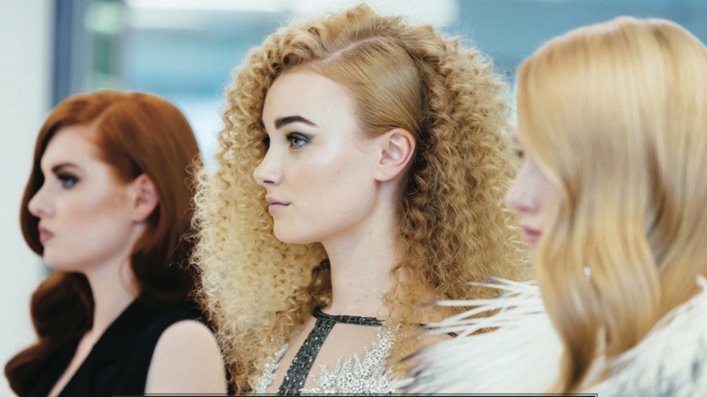 HLASUJTE A VYHRAJTE S L’ORÉAL STYLE & COLOUR TROPHY! HLASUJTE A VYHRAJTE S L’ORÉAL STYLE & COLOUR TROPHY!