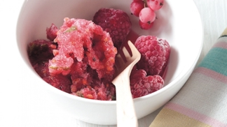 NEDĚLNÍ OSVĚŽENÍ: Malinovo-rybízový sorbet s mátou