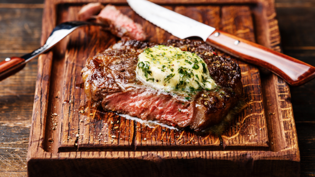 Recept: Hovězí steak s bylinkovým máslem Recept: Hovězí steak s bylinkovým máslem