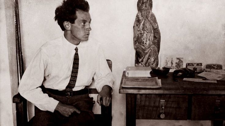 Egon Schiele na dobové fotografii.