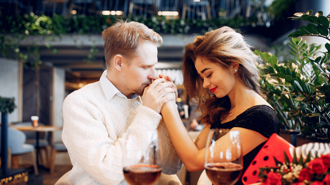  elegant-couple-spend-time-restaurant.jpg 