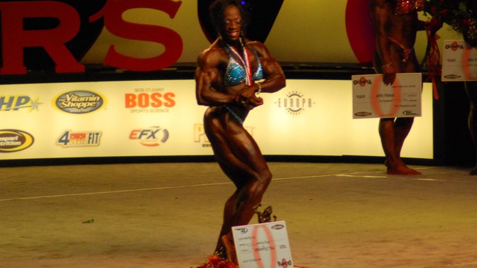 Iris Kyle v roce 2008 na soutěži.
