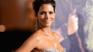 Halle Berry a 10 jejích nejkrásnějších šatů na červeném koberci