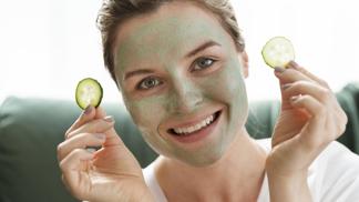 Jemný peeling je pro zralou pokožku tím pravým.
Jemný peeling je pro zralou pokožku tím pravým.