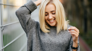 Odstín Butter Blond se letošní rok vrací na výsluní.
Odstín Butter Blond se letošní rok vrací na výsluní.