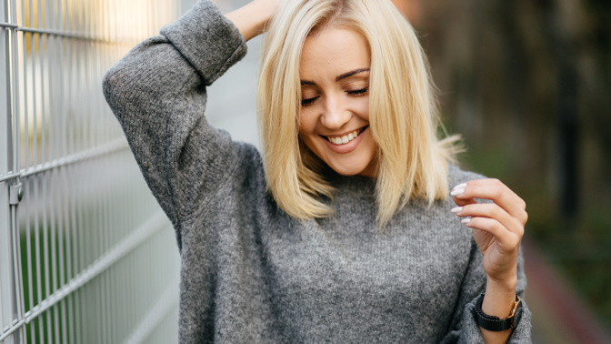 Odstín Butter Blond se letošní rok vrací na výsluní. 
